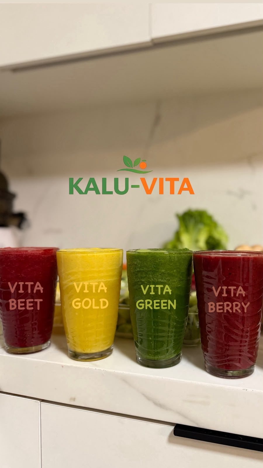 Vasos de jugo KALU-VITA: Vita Beet, Vita Gold, Vita Green y Vita Berry